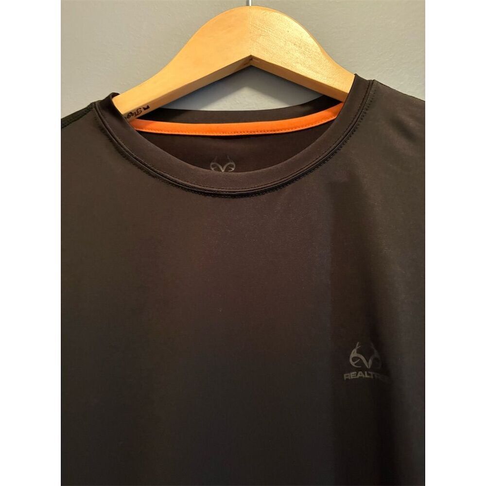 Realtree Men's Black Long Sleeve T-Shirt Size L Lightweight Fall Wear - Picture 2 of 7